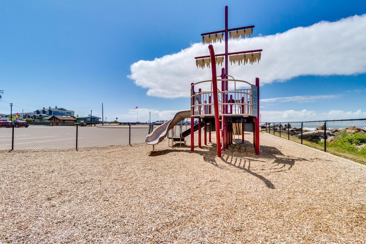 Ninos Al Mar Rockaway Beach Exterior foto